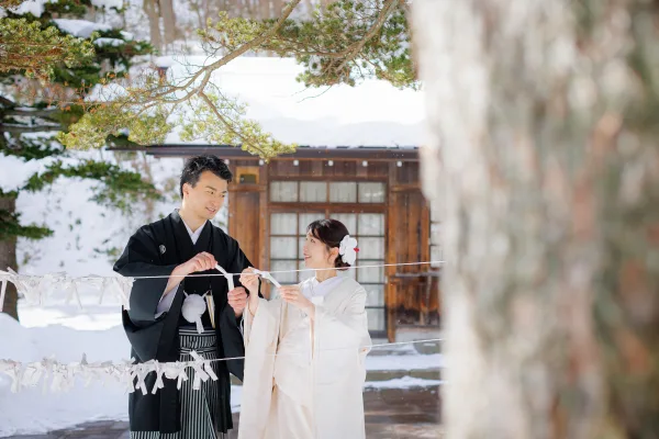 那須温泉神社でおみくじを結ぶ新郎新婦 和装前撮り