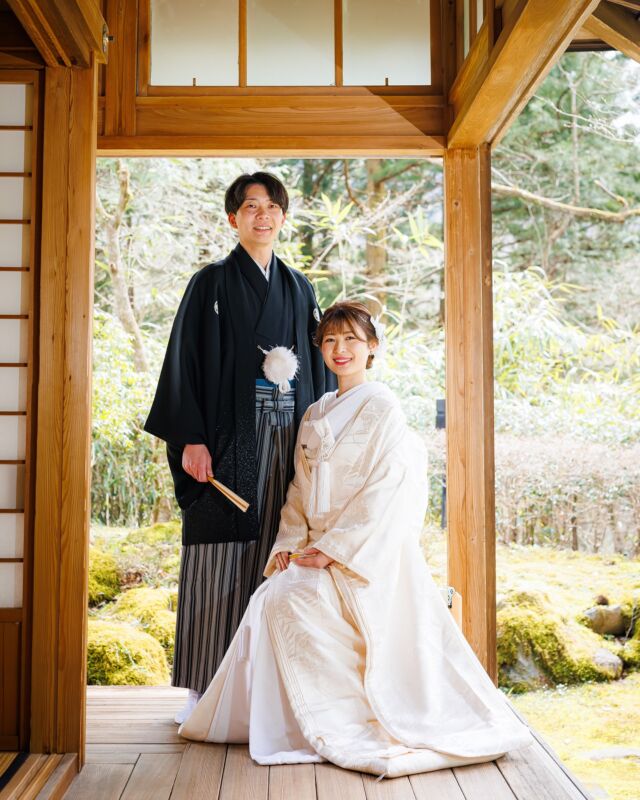 #日光田母沢御用邸記念公園  の枝垂れ桜も見頃🌸👘 @kaoru198.kimono
👘 @kitsuke_53_yui📸 💄 @fruitsphoto.wedding・
《夏の撮影受付中》
5月〜8月の和装撮影は奥日光へ！4/30までにお申込いただいたお客さまにはもれなく以下の中から2つお好きなものをプレゼント🎁・受付展示用フォトブック
・手書きできるチェキ風フォトカード
・これから流行る？アクリルスタンド
・撮影にも展示にも使えるお二人のお名前習字
・できれば作りたいウェルカムボード✤販売価格✤
¥198,000(税込)
※撮影地の入場料・撮影利用料など別途ご負担頂きます
※衣裳持込無料
※土日祝追加料金無料✤含まれるもの✤
・編集済みデータ100カット以上
・花嫁美容
・衣裳レンタル1着(白無垢・色打掛・引振袖 / 羽織袴)
・着付師手配
・造花ヘッドパーツ
・栃木県内のスタッフ交通費
・撮影小物直近の撮影もぜひ一度ご相談ください✤ーーーーーーーーーーーーーーーーーーーーーーーーー✤
僕たちは日光を中心に和装写真を撮影している夫婦です。
僕たち夫婦と一緒に素敵な撮影体験をしてみませんか？お問い合わせ・お申込は @fruitsphoto.wedding
プロフィールから公式LINEが便利です
ご成約前のオンライン相談だけも随時受付中FruitsPhotoはあなたとのご縁を楽しみにしております。
✤ーーーーーーーーーーーーーーーーーーーーーーーーー✤
#本当に美しい和装写真 📸𝑭𝒓𝒖𝒊𝒕𝒔 𝑷𝒉𝒐𝒕𝒐#和装前撮り
#2025春婚
#2025夏婚
#2025秋婚
#2025冬婚
#結婚写真
#和装花嫁
#白無垢
#和装ロケーションフォト
#和装ロケーション撮影
#チェリフォト
#cherish_photo_days
#日光和装前撮り
#日光 #桜