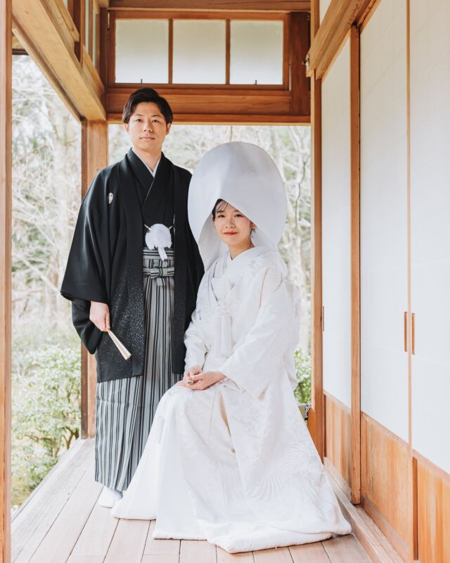 ・
新郎新婦様の門出を応援したいFruitsPhoto👘 @kaoru198.kimono
👘 @kitsuke_53_yui📸💄 @fruitsphoto.wedding・
《夏の撮影受付中》
5月〜8月の和装撮影は奥日光へ！
お申込いただいたお客さまにはもれなく以下の中から1つお好きなものをプレゼント🎁・受付展示用フォトブック
・手書きできるチェキ風フォトカード
・これから流行る？アクリルスタンド
・撮影にも展示にも使えるお二人のお名前習字
・できれば作りたいウェルカムボード✤販売価格✤
¥198,000(税込)
※撮影地の入場料・撮影利用料など別途ご負担頂きます
※衣裳持込無料
※土日祝追加料金無料✤含まれるもの✤
・編集済みデータ100カット以上
・花嫁美容
・衣裳レンタル1着(白無垢・色打掛・引振袖 / 羽織袴)
・着付師手配
・造花ヘッドパーツ
・栃木県内のスタッフ交通費
・撮影小物直近の撮影もぜひ一度ご相談ください✤ーーーーーーーーーーーーーーーーーーーーーーーーー✤
僕たちは日光を中心に和装写真を撮影している夫婦です。
僕たち夫婦と一緒に素敵な撮影体験をしてみませんか？お問い合わせ・お申込は @fruitsphoto.wedding
プロフィールから公式LINEが便利です
ご成約前のオンライン相談だけも随時受付中FruitsPhotoはあなたとのご縁を楽しみにしております。
✤ーーーーーーーーーーーーーーーーーーーーーーーーー✤
#本当に美しい和装写真 📸𝑭𝒓𝒖𝒊𝒕𝒔 𝑷𝒉𝒐𝒕𝒐