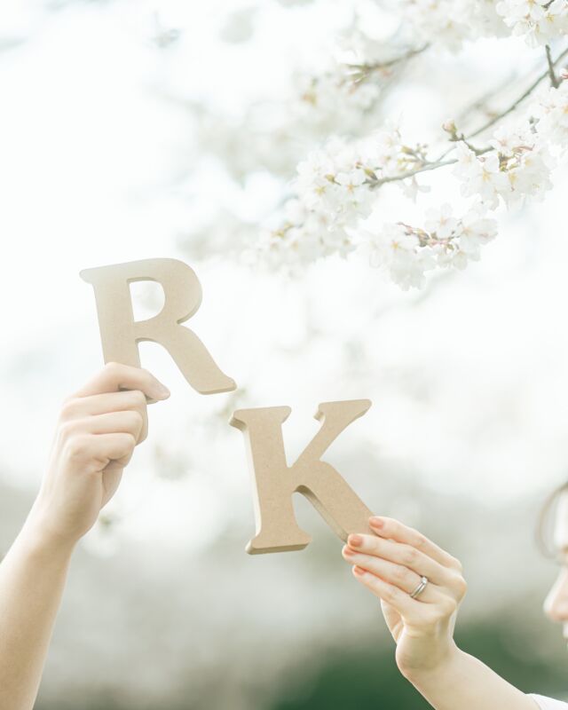 《夏の撮影受付中》
5月〜8月の和装撮影は奥日光へ！
お申込いただいたお客さまにはもれなく以下の中から1つお好きなものをプレゼント🎁・受付展示用フォトブック
・手書きできるチェキ風フォトカード
・これから流行る？アクリルスタンド
・撮影にも展示にも使えるお二人のお名前習字
・できれば作りたいウェルカムボード✤販売価格✤
¥198,000(税込)
※撮影地の入場料・撮影利用料など別途
※衣裳持込無料
※土日祝追加料金無料✤含まれるもの✤
・編集済みデータ100カット以上
・花嫁美容
・衣裳レンタル1着(白無垢・色打掛・引振袖 / 羽織袴)
・着付師手配
・造花ヘッドパーツ
・栃木県内のスタッフ交通費
・撮影小物直近の撮影もぜひ一度ご相談ください✤ーーーーーーーーーーーーーーーーーーーーーーーーー✤
私たちは日光を中心に和装写真を撮影している夫婦です。
一緒に素敵な撮影体験をしてみませんか？お問い合わせ・お申込は @fruitsphoto.wedding
プロフィールから公式LINEが便利です
ご成約前のオンライン相談だけも随時受付中FruitsPhotoはあなたとのご縁を楽しみにしております。
✤ーーーーーーーーーーーーーーーーーーーーーーーーー✤