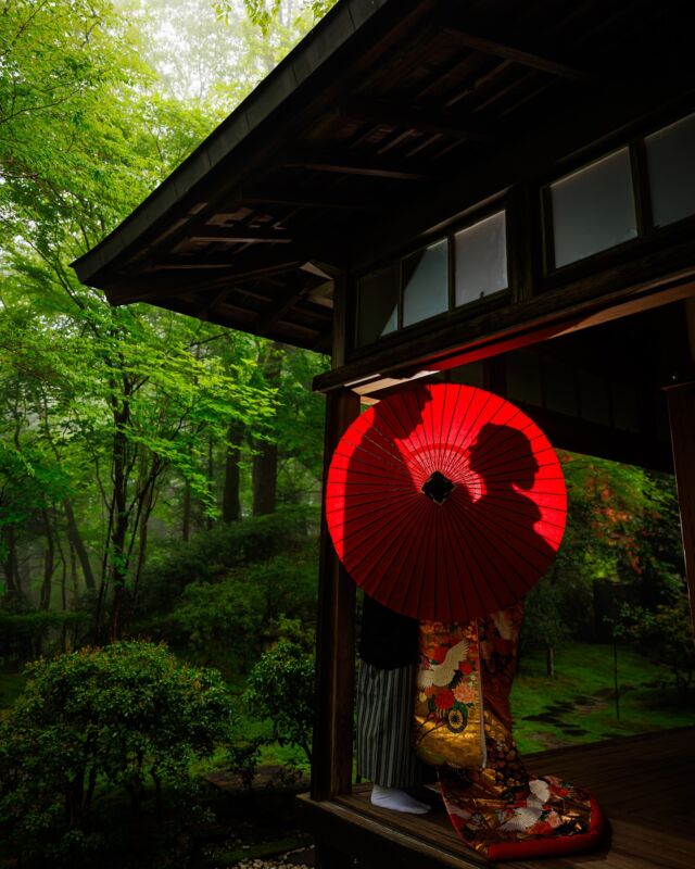 《夏の撮影受付中》
5月〜8月の和装撮影は奥日光へ！
お申込いただいたお客さまにはもれなく以下の中から1つお好きなものをプレゼント🎁・受付展示用フォトブック
・手書きできるチェキ風フォトカード
・これから流行る？アクリルスタンド
・撮影にも展示にも使えるお二人のお名前習字
・できれば作りたいウェルカムボード✤販売価格✤
¥198,000(税込)
※撮影地の入場料・撮影利用料など別途
※衣裳持込無料
※土日祝追加料金無料✤含まれるもの✤
・編集済みデータ100カット以上
・花嫁美容
・衣裳レンタル1着(白無垢・色打掛・引振袖 / 羽織袴)
・着付師手配
・造花ヘッドパーツ
・栃木県内のスタッフ交通費
・撮影小物直近の撮影もぜひ一度ご相談ください✤ーーーーーーーーーーーーーーーーー✤
僕たちは日光を中心に和装写真を撮影している夫婦です。
一緒に素敵な撮影体験をしてみませんか？お問い合わせ・お申込は @fruitsphoto.wedding
プロフィールから公式LINEが便利です
ご成約前のオンライン相談だけも随時受付中FruitsPhotoはあなたとのご縁を楽しみにしております。✤ーーーーーーーーーーーーーーーーー✤